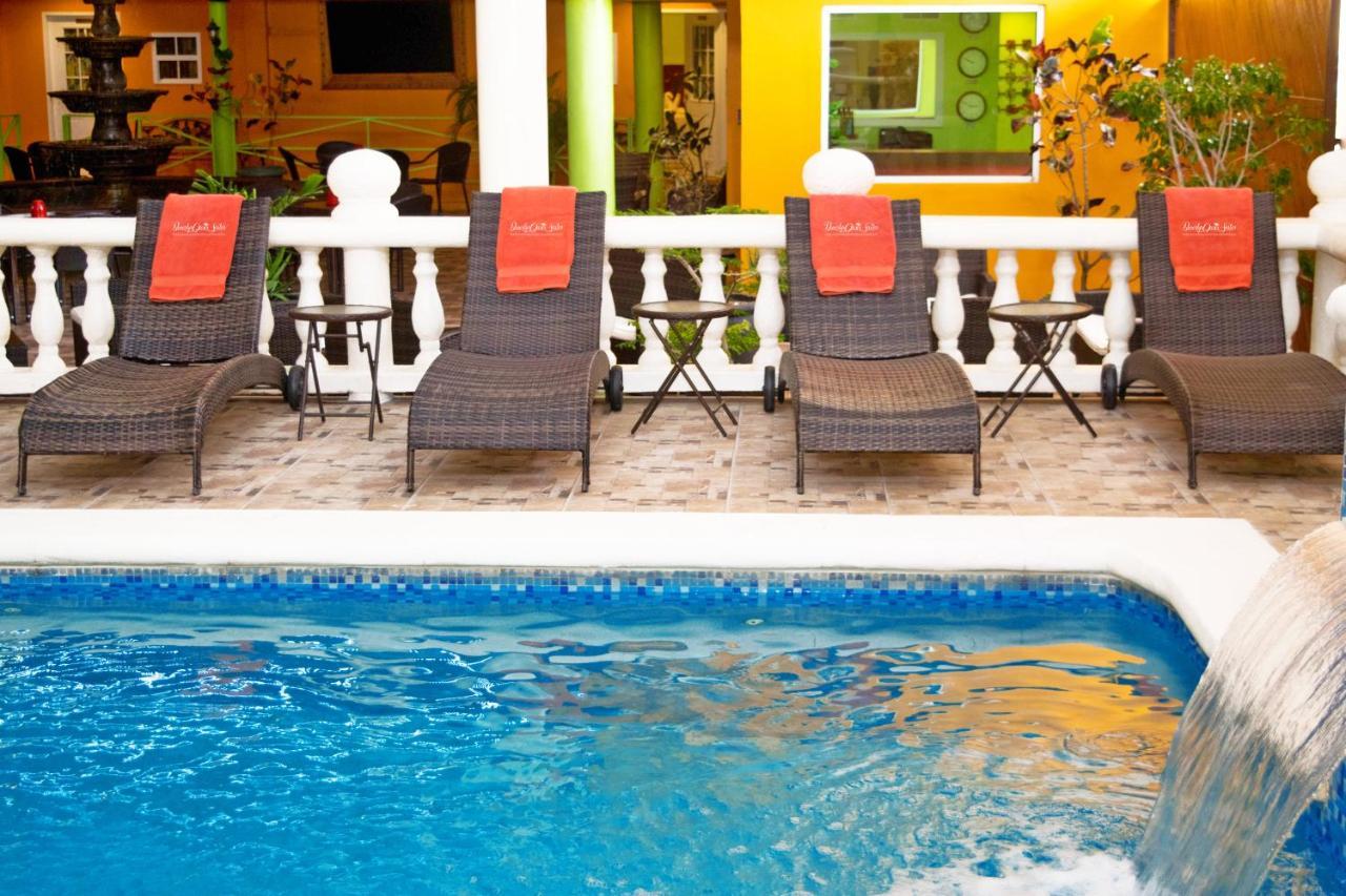 Beverly'S Oasis Suites Scarborough Buitenkant foto