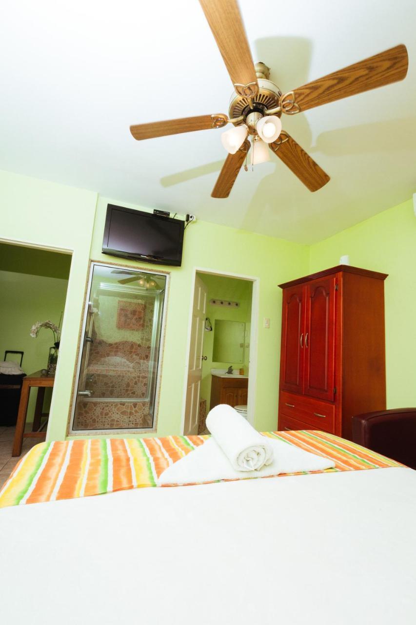 Beverly'S Oasis Suites Scarborough Buitenkant foto